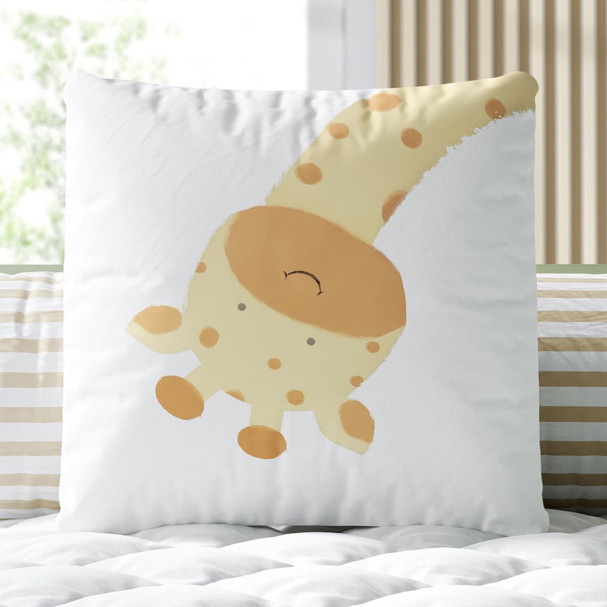 https://gdg-images.s3.sa-east-1.amazonaws.com/fotos/142952/almofada-quadrada-amiguinha-girafa-30cm-351764.jpg