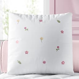 https://gdg-images.s3.sa-east-1.amazonaws.com/fotos/151014/almofada-quadrada-floral-petit-338913.jpg