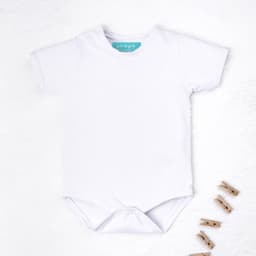 https://gdg-images.s3.sa-east-1.amazonaws.com/fotos/151679/body-manga-curta-asas-de-anjo-branco-m-329552.jpg