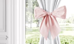 https://gdg-images.s3.sa-east-1.amazonaws.com/fotos/99986/cortina-classica-com-lacos-rosa-e-branco-2-30m-298594.jpg