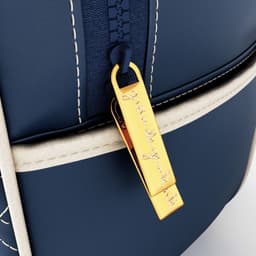 https://gdg-images.s3.sa-east-1.amazonaws.com/fotos/146590/mochila-maternidade-azul-marinho-e-bege-luxo-36cm-344647.jpg