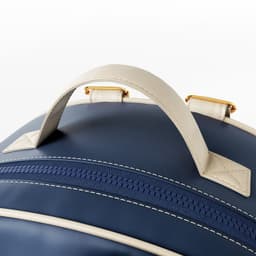 https://gdg-images.s3.sa-east-1.amazonaws.com/fotos/146590/mochila-maternidade-azul-marinho-e-bege-luxo-36cm-344649.jpg