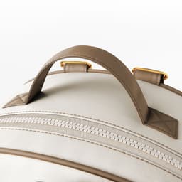 https://gdg-images.s3.sa-east-1.amazonaws.com/fotos/146589/mochila-maternidade-bege-e-marrom-luxo-36cm-351421.jpg