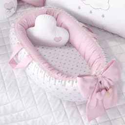 https://gdg-images.s3.sa-east-1.amazonaws.com/fotos/100334/ninho-para-bebe-redutor-de-berco-coracoes-80cm-492291.jpg