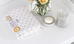 https://gdg-images.s3.sa-east-1.amazonaws.com/fotos/97092/trocador-de-fraldas-portatil-com-bolsos-amiguinhos-safari-224556.jpg
